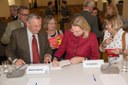 Karin Kneissl signiert „Wachablöse - unterwegs in eine chinesische Weltordnung“